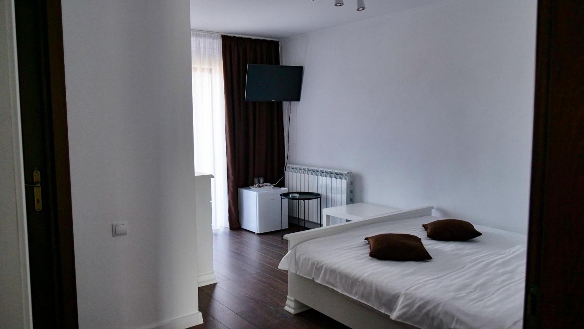 Casa Ambientt Hotel Curtea De Arges Luaran gambar