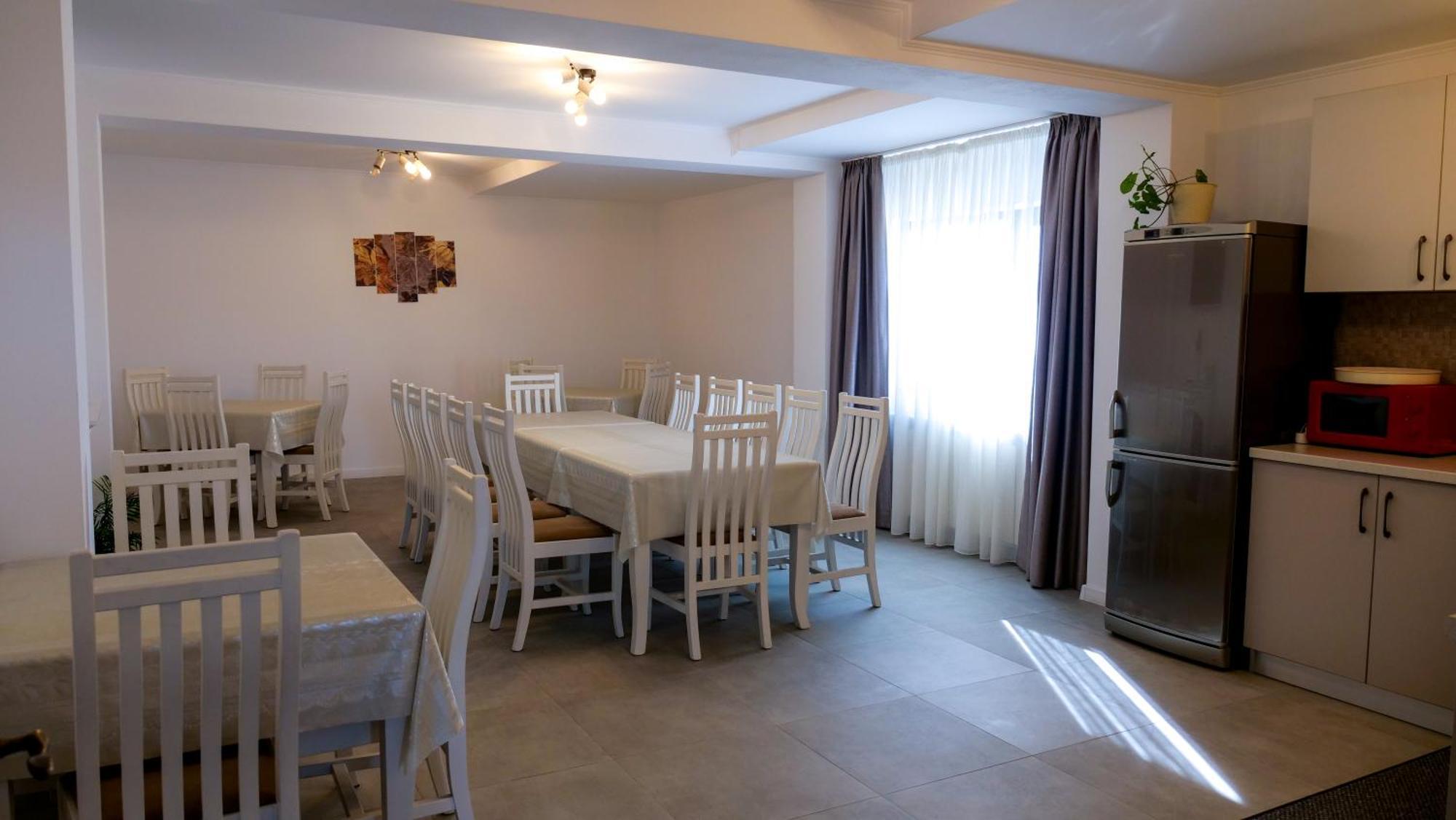 Casa Ambientt Hotel Curtea De Arges Luaran gambar
