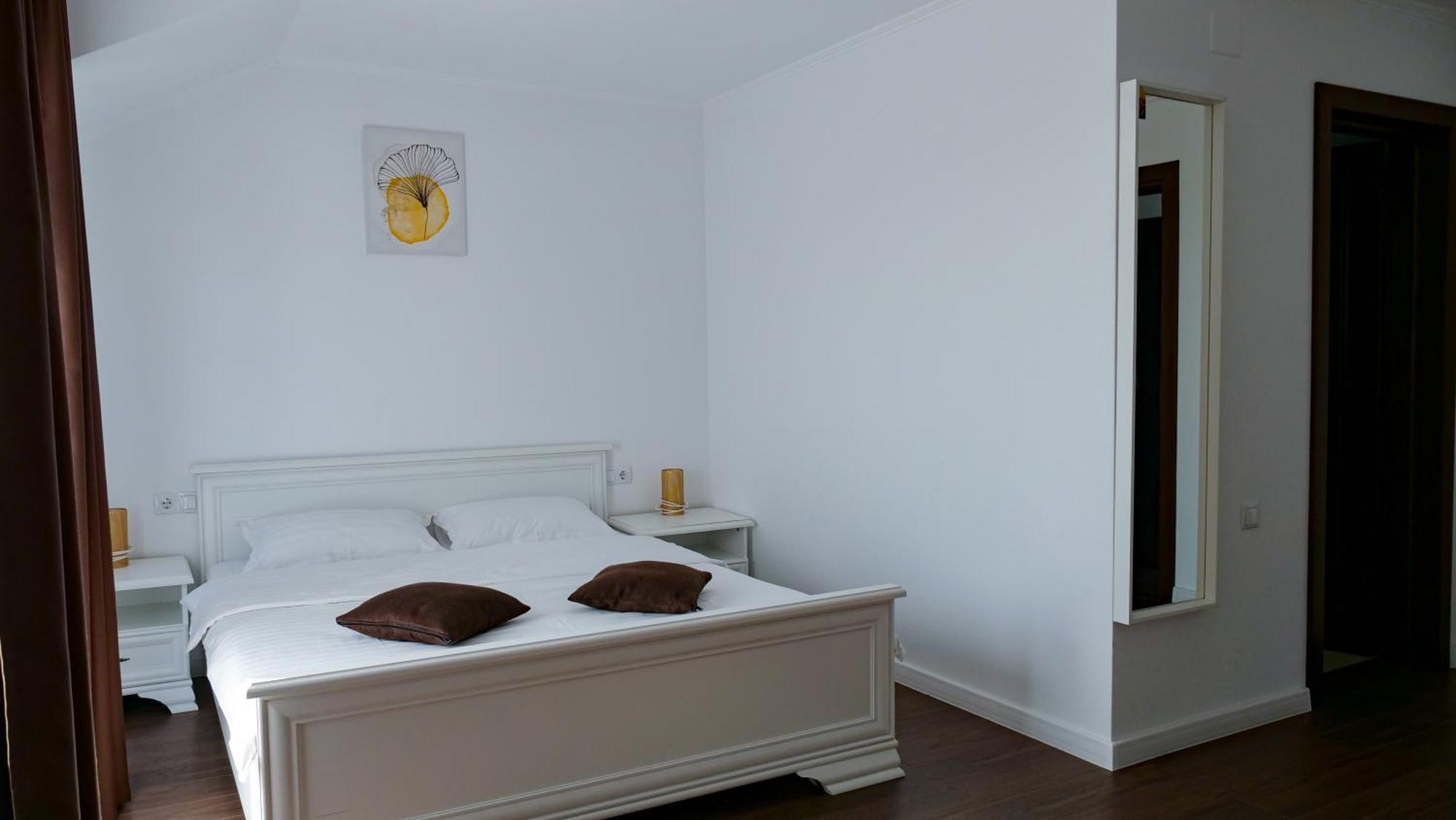 Casa Ambientt Hotel Curtea De Arges Luaran gambar