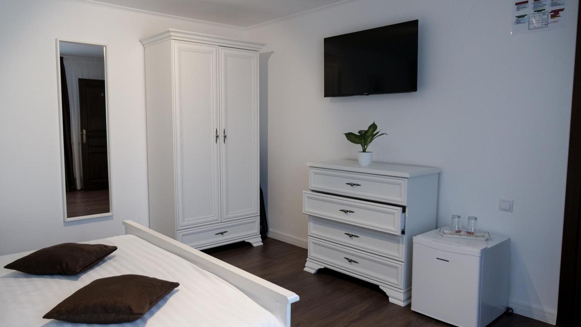 Casa Ambientt Hotel Curtea De Arges Luaran gambar