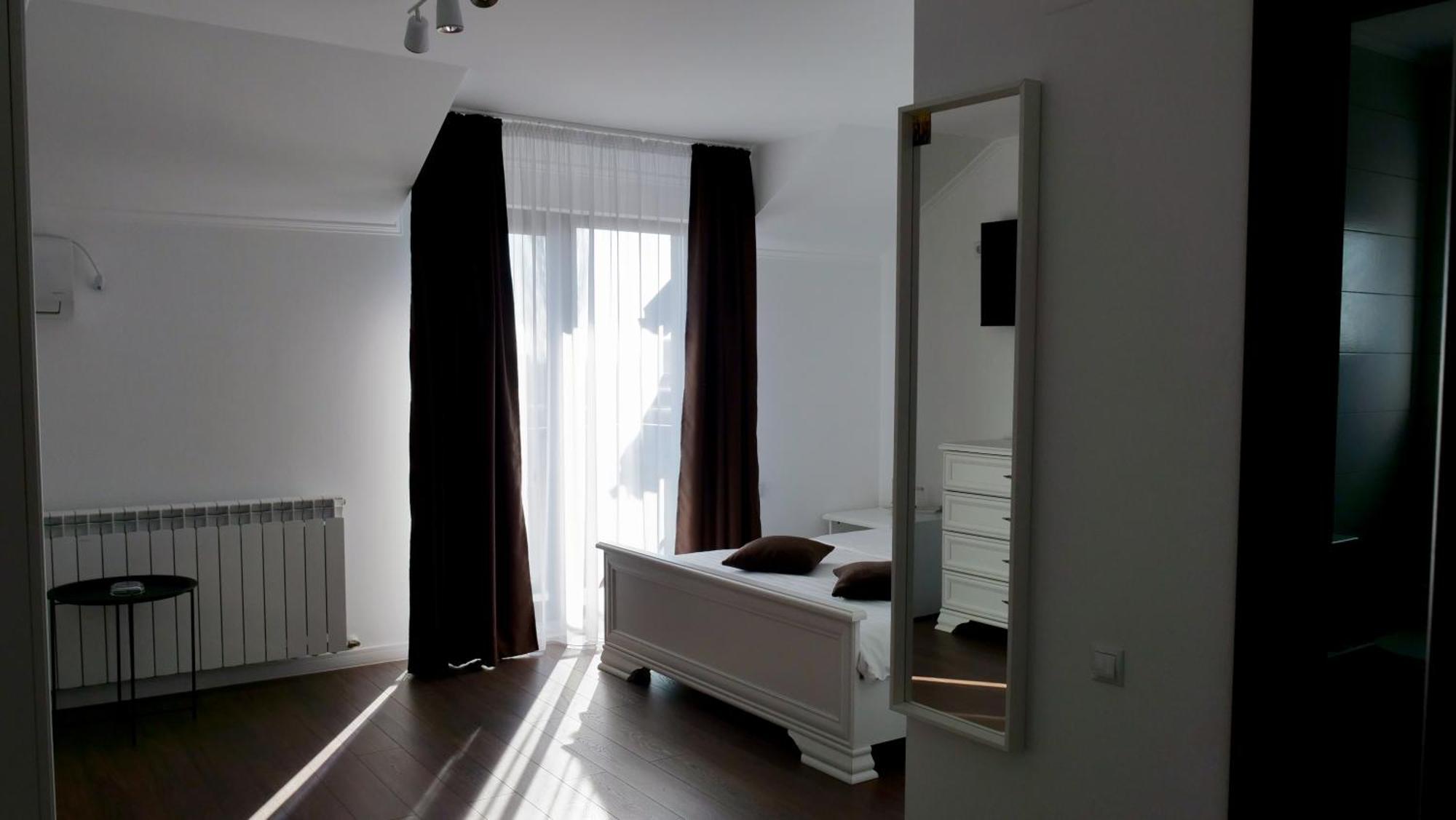 Casa Ambientt Hotel Curtea De Arges Luaran gambar