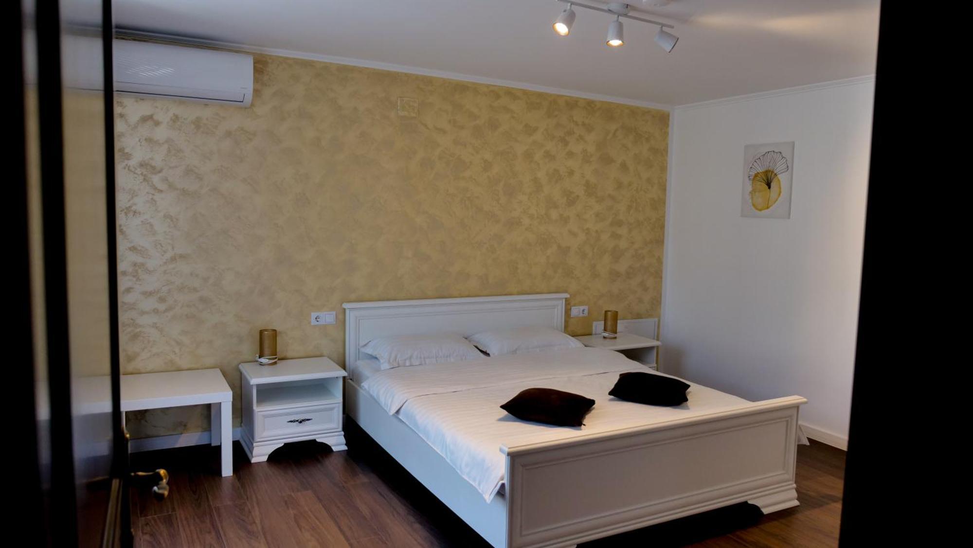 Casa Ambientt Hotel Curtea De Arges Luaran gambar